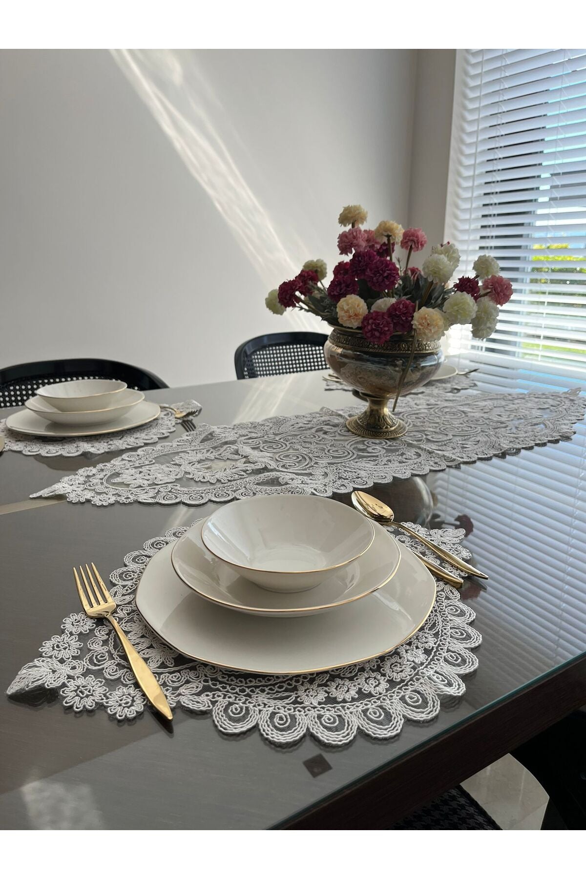 Tropikhome Nakışlı Ekru 35 x 115 Runner + 35 x 50*6 Amerikan Servisli 7 Parça Sunum Yemek Seti — Ekru