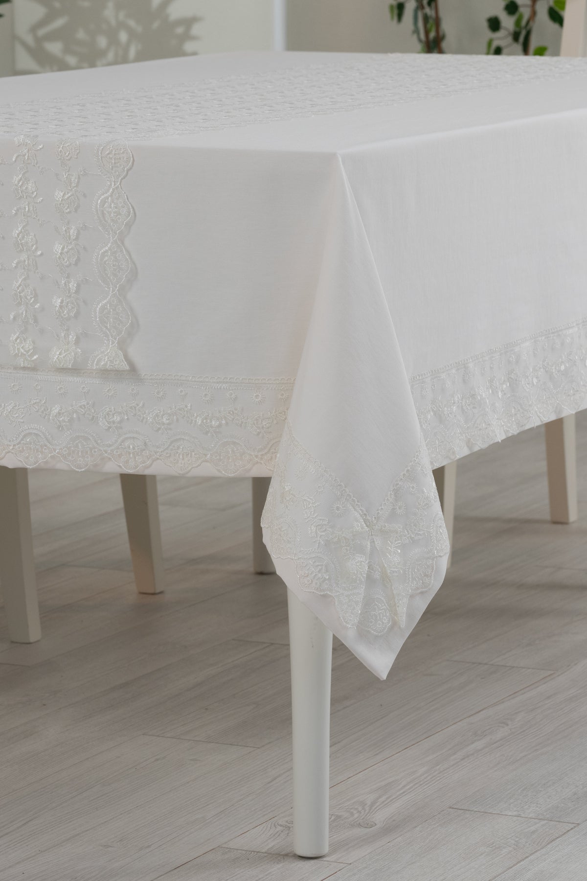 Tropikhome 160 x 220 Krem Pamuklu Masa Örtüsü Ve Dantelli Runner Çeyiz Seti — Krem