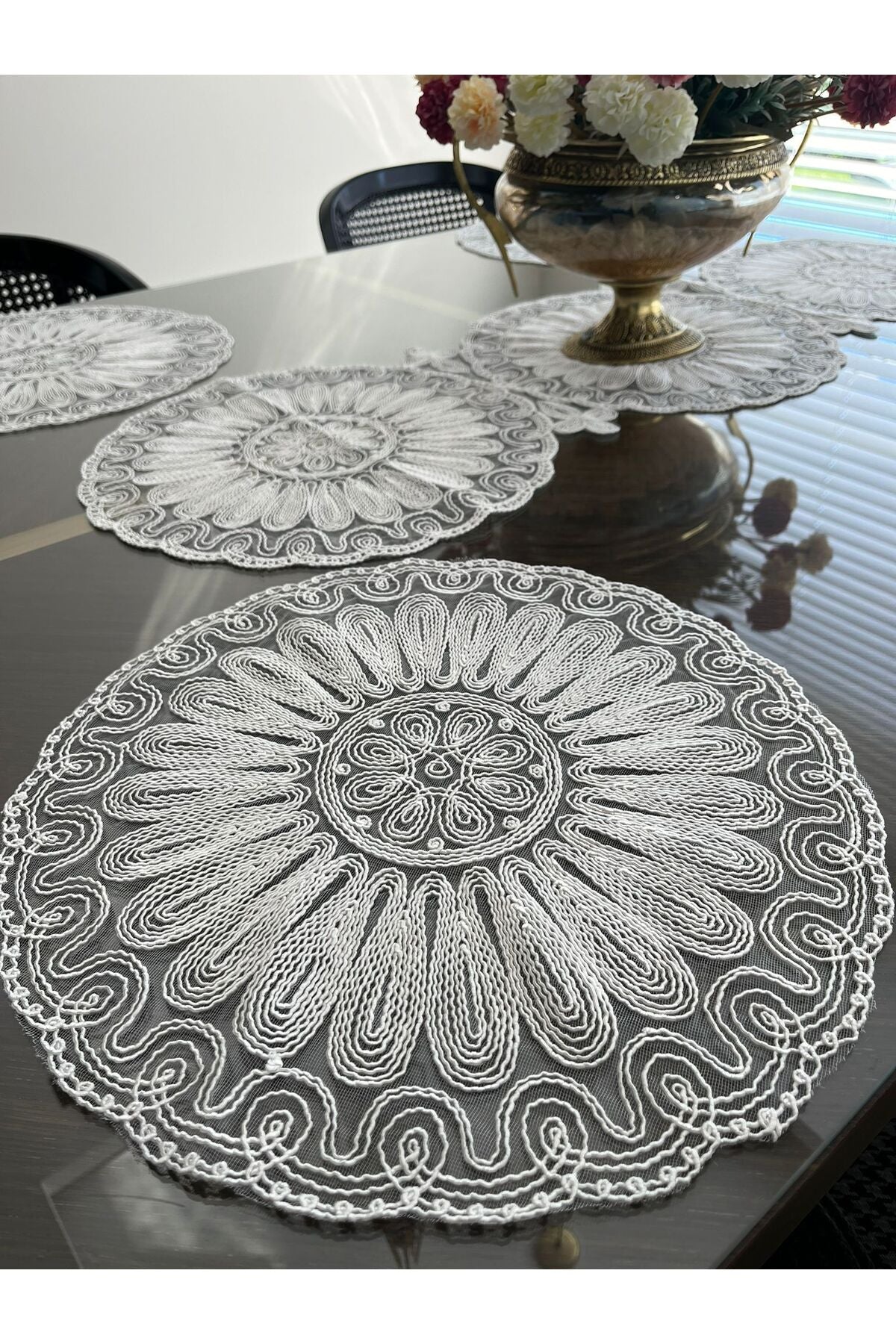 Tropikhome Nakışlı Ekru 40 x 110 Runnerlı + 40 x 40*6 Amerikan Servisli 7 Parça Sunum Yemek Seti — Ekru