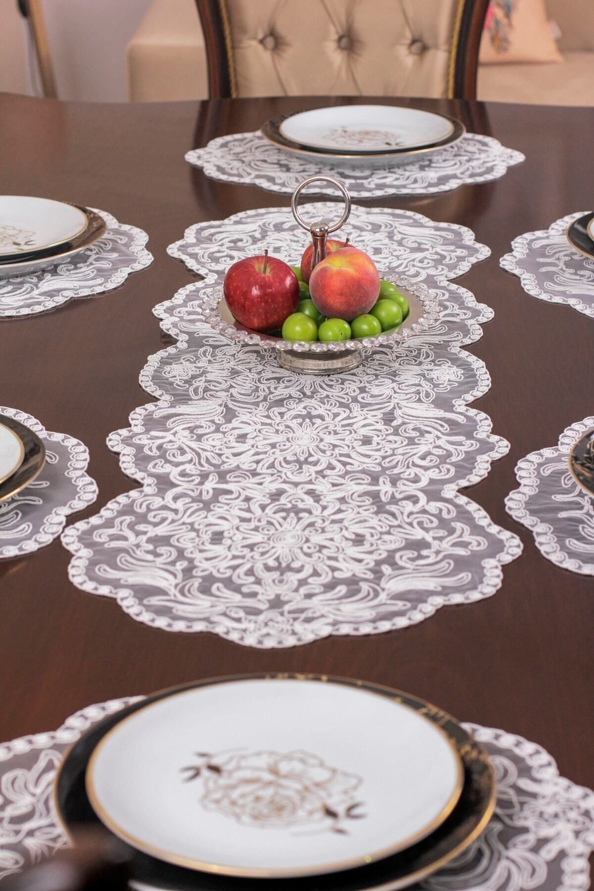 Tropikhome Nakışlı Ekru 40 x 110 Runner + 40 x 40*6 Amerikan Servisli 7 Parça Sunum Yemek Seti — Ekru