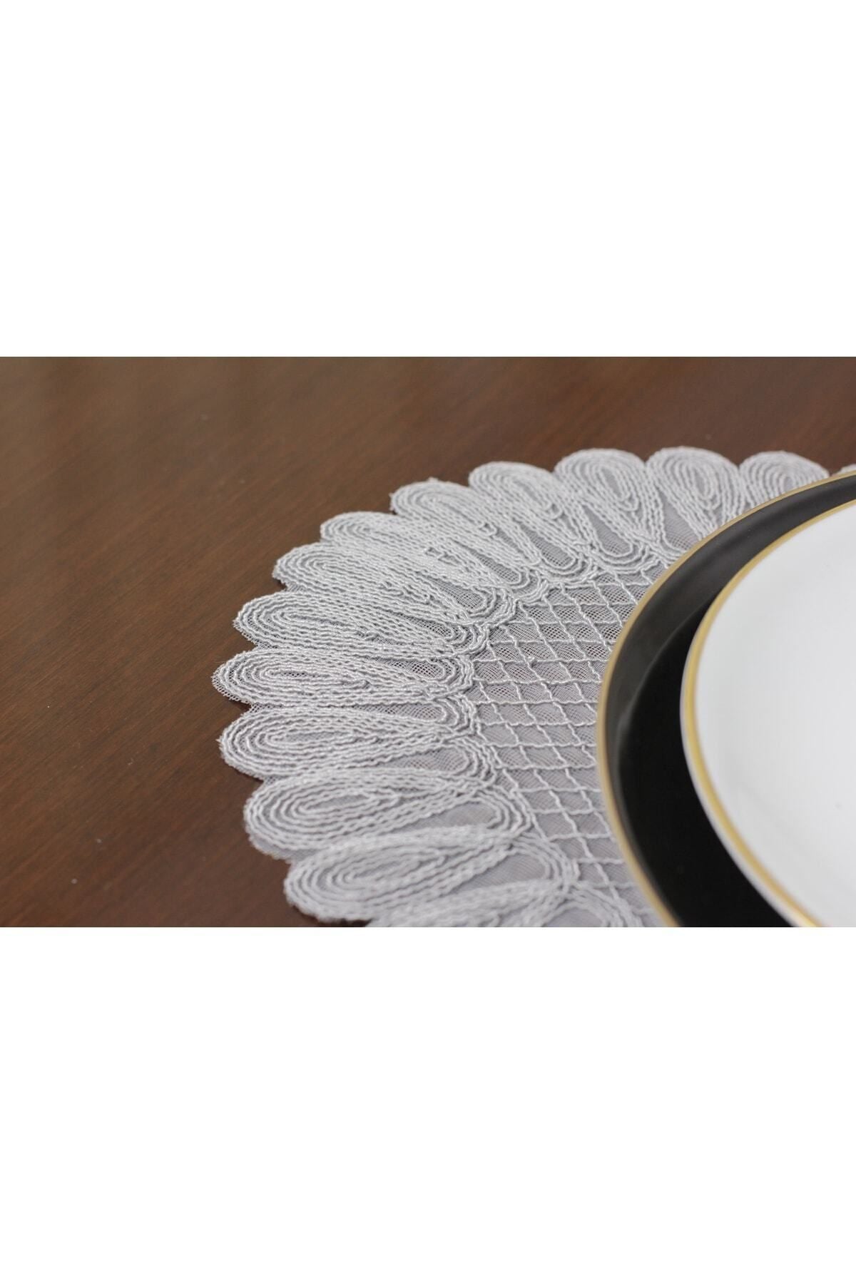 Tropikhome Nakışlı Gri 32 x 110 Runner + 32 x 50*8 Amerikan Servisli 9 Parça Sunum Yemek Seti — Gri