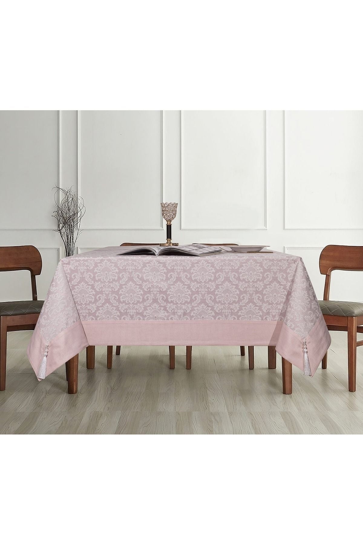 Tropikhome 160 x 220 Pembe Pamuklu Damask Desenli Bordürlü Masa Örtüsü — Pembe