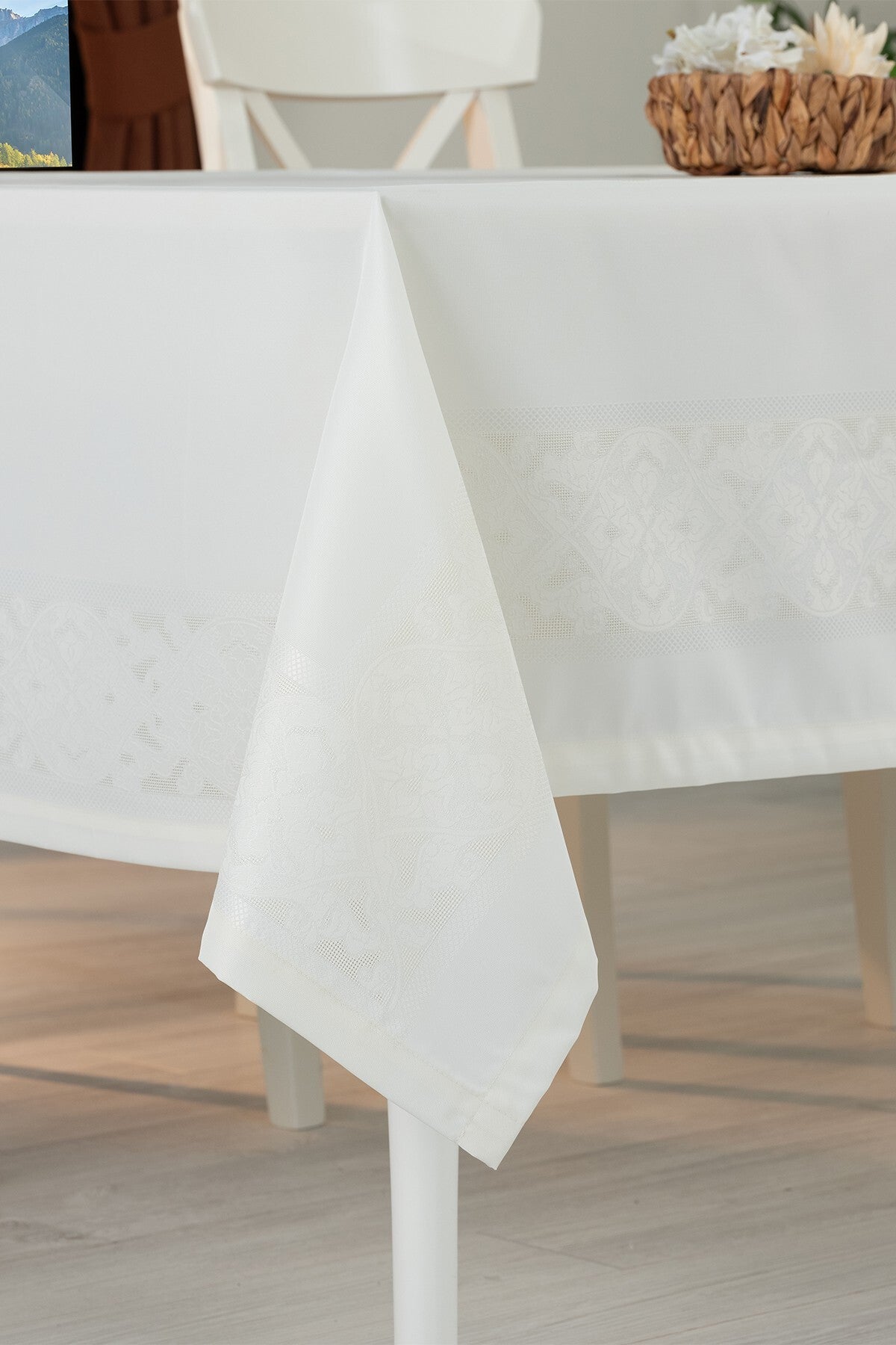 Tropikhome 160 x 260 Krem Sıvı İticilik Özellikli Jumbo Jakar Pano Masa Örtüsü — Krem