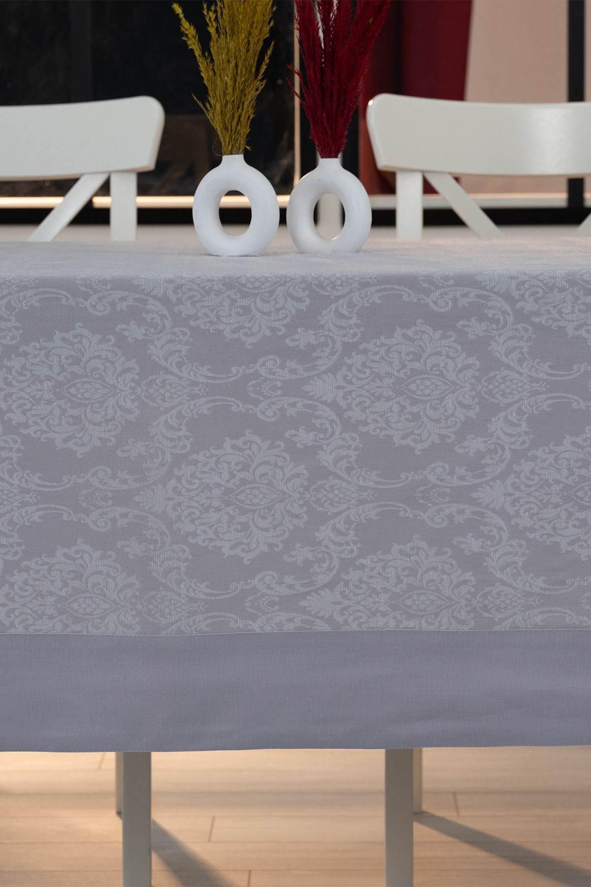 Tropikhome 160 x 220 Gri Pamuklu Damask Desenli Bordürlü Masa Örtüsü — Gri