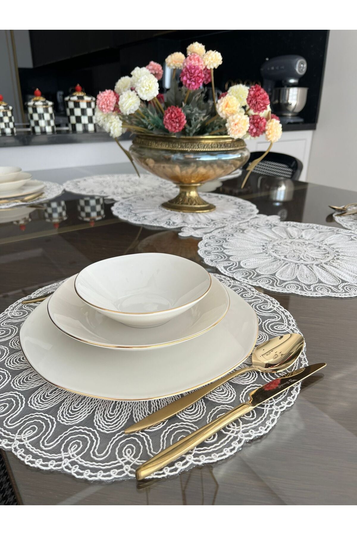 Tropikhome Nakışlı Ekru 40 x 110 Runnerlı + 40 x 40*6 Amerikan Servisli 7 Parça Sunum Yemek Seti — Ekru