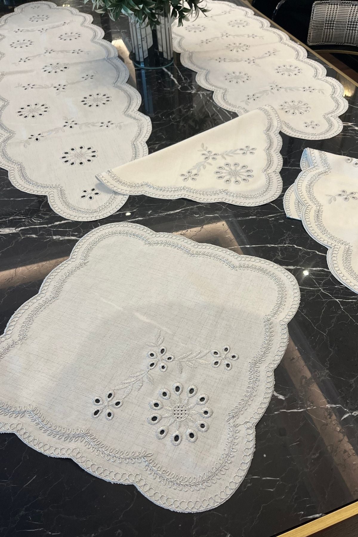 Tropikhome Göz Boncuğu Gümüş 40 x 140*1 adet + 40 x 110*2 adet + 40 x 40*2 adet 5 Parçalı Sunum Yemek Seti — Gümüş