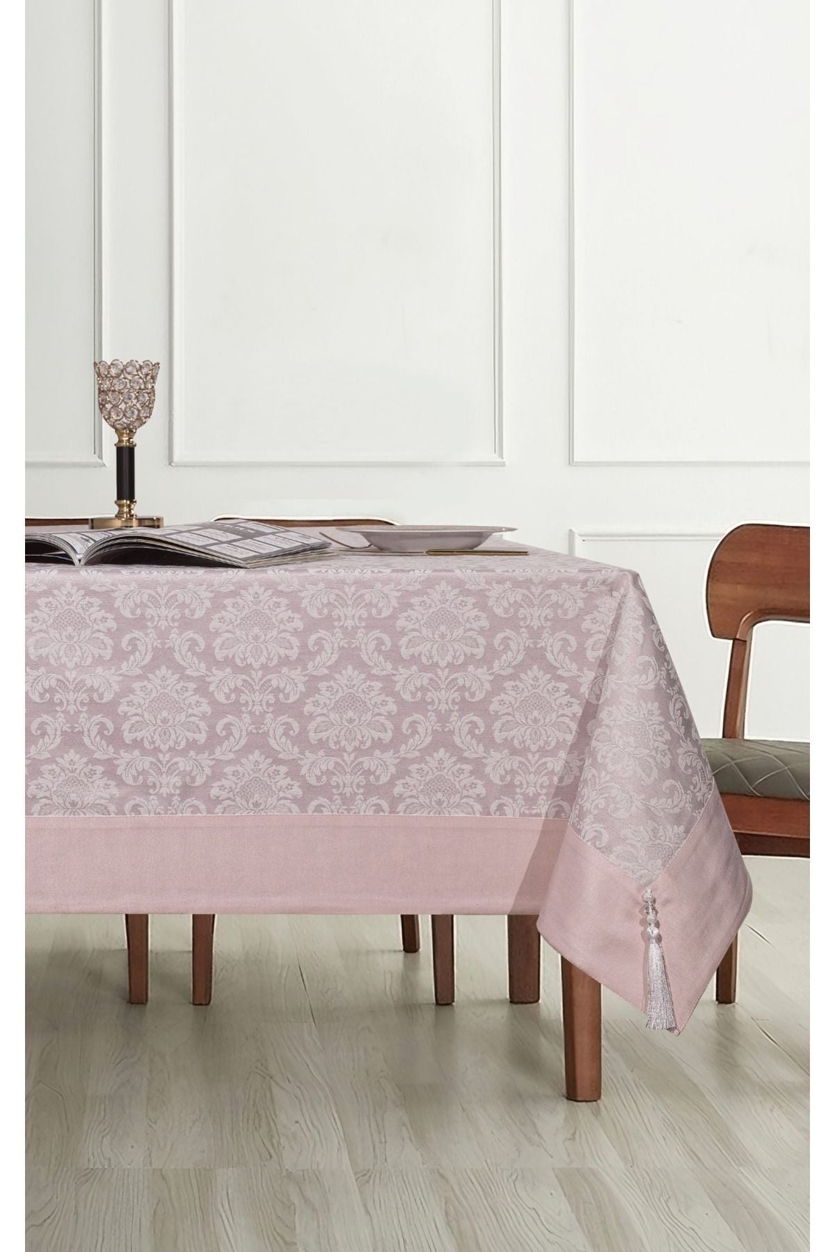 Tropikhome 160 x 220 Pembe Pamuklu Damask Desenli Bordürlü Masa Örtüsü — Pembe