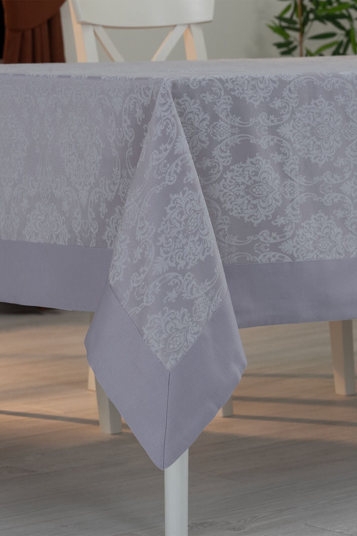 Tropikhome 160 x 220 Gri Pamuklu Damask Desenli Bordürlü Masa Örtüsü — Gri